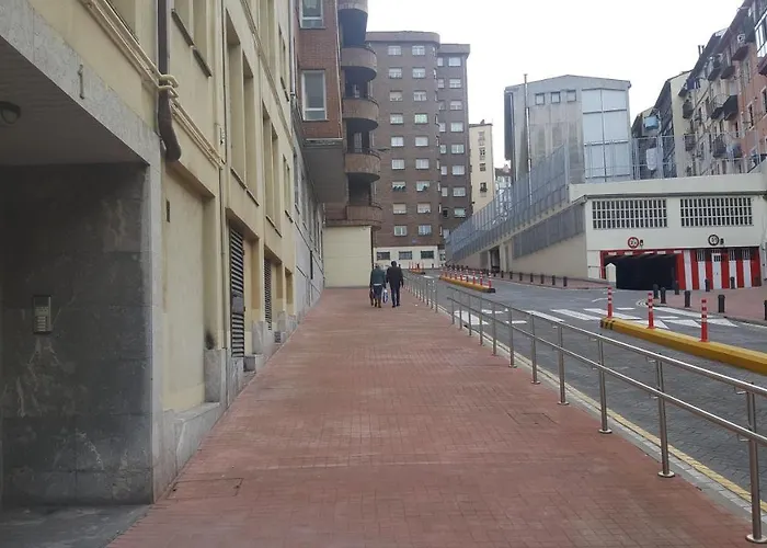 Διαμέρισμα Centrico Con Vistas A La Ria! Garaje, Ideal 2-4 *